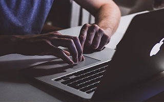 b体育app-刀光剑影：双方实力对比让人不禁为之动容，刀光剑影现场