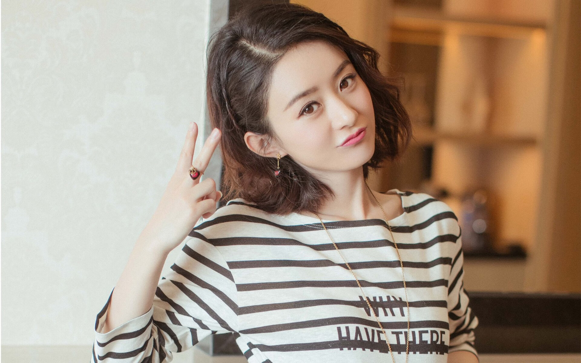 b体育平台-“夜幕下的极速：夜间赛段的惊险刺激”，夜幕下的城