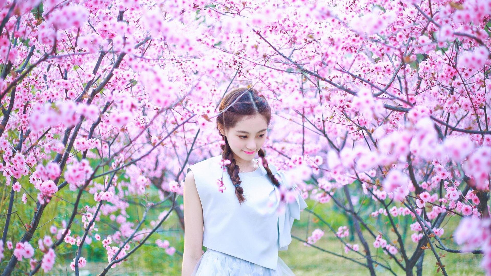 “简阳文体中心羽毛球赛:明星选手争夺冠军,速度与技巧完美结合”