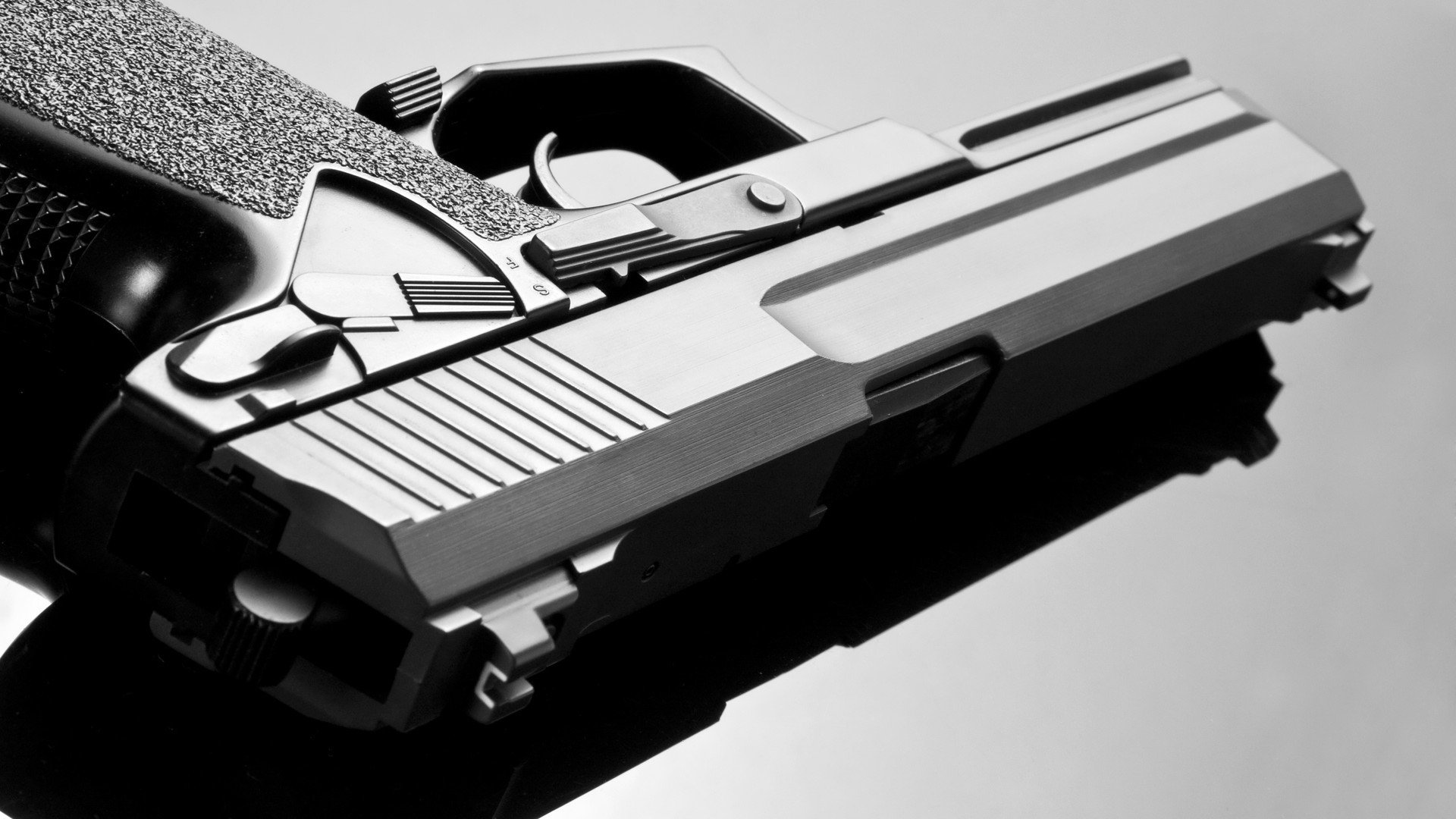 “高新体育中心武术赛：刀枪剑戟展现力量与美学的完美融合”