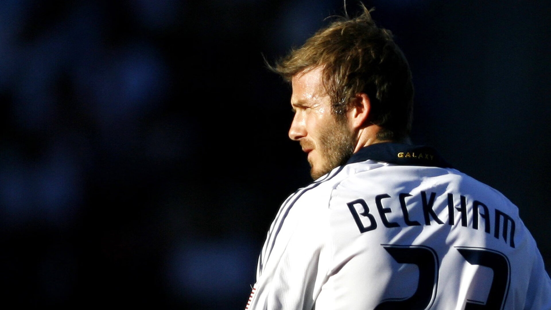 锋线核心球员跑位多样化是否扩大中场组织空间，足球锋线球员