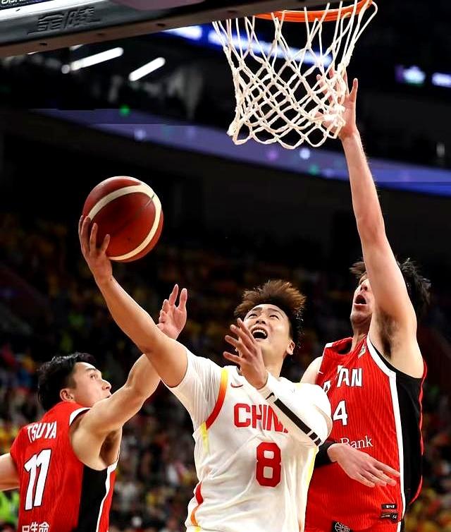 B体育官网：中国男篮历史上的争议判罚：回顾那些引发热议的瞬间的简单介绍